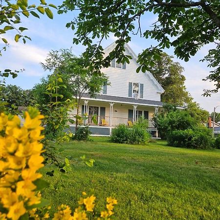 Sunflower Guest Suites Summerside Exterior foto